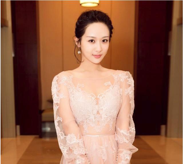 杨紫终于换掉了一字眉,网友:仿佛换了一个头