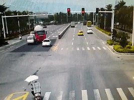 惨烈:10张gif图让你知道为什么要远离大货车