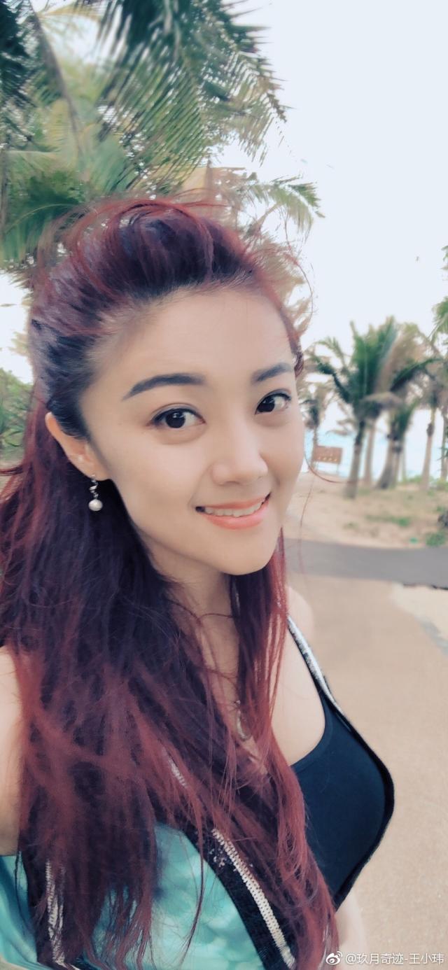 玖月奇迹王小玮晒度假照,郎才女貌金童玉女