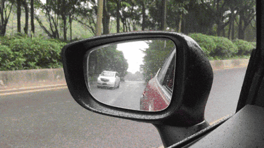 不常看后视镜