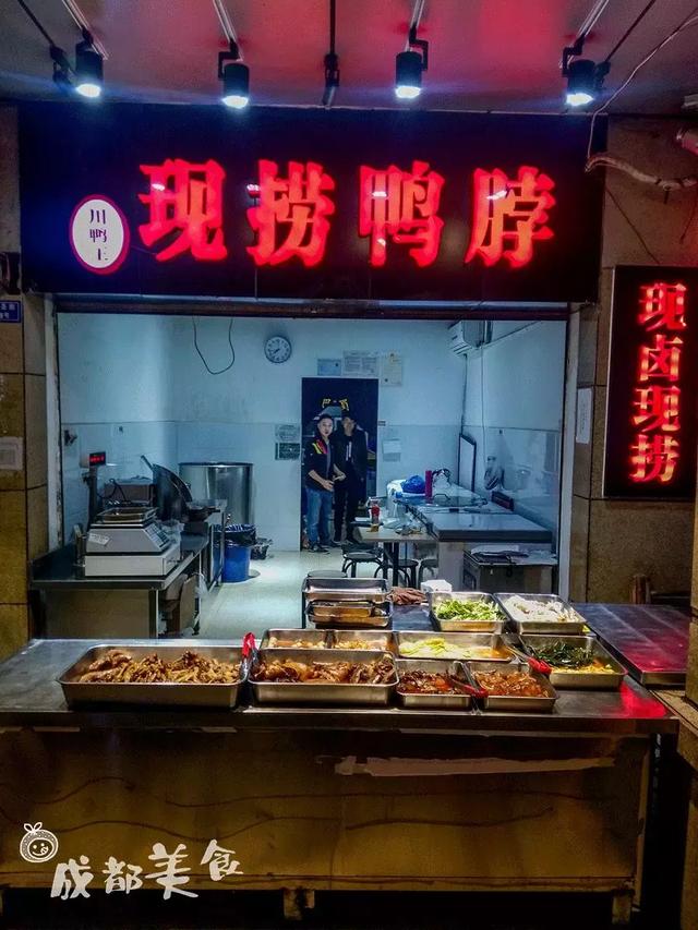 每天只卖一锅的现捞摊摊,卖完就完,成都人很快都要去