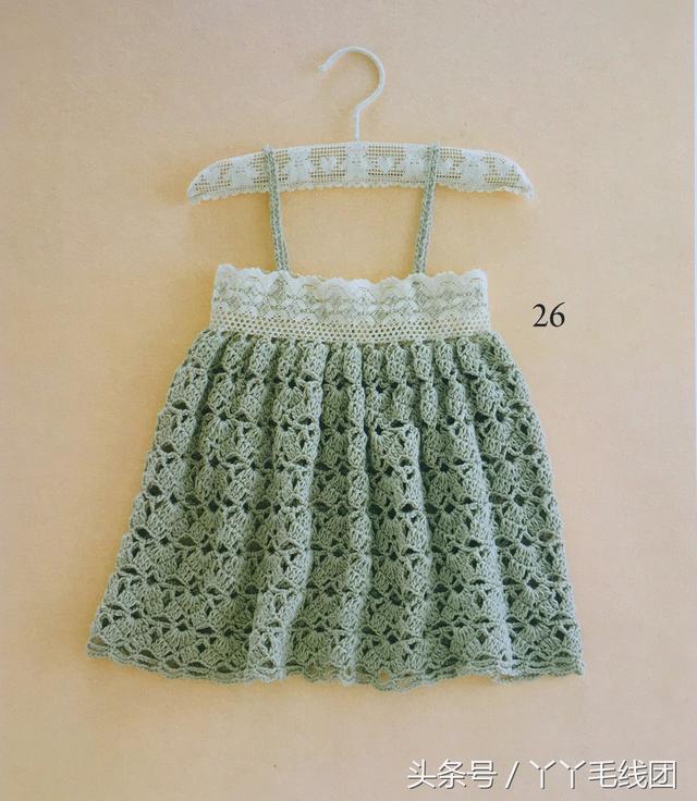 两岁宝宝吊带裙子,搭配简单的扇形编织花样,穿出去的
