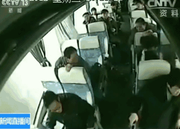 这起事故再一次告诉我们:安全带,关乎生死!
