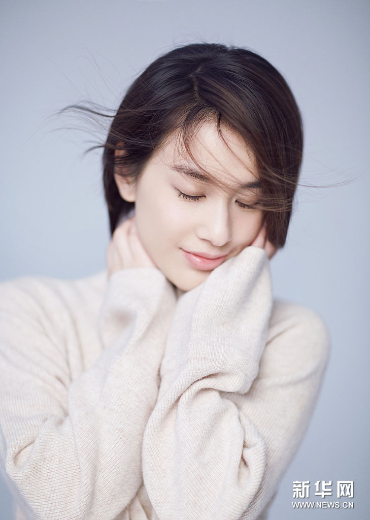 黄圣依素颜大片似少女 皮肤白皙清新脱俗