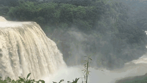 中青看点 旅游频道 ></p></a> 正文   黄果树瀑布位于中国贵州省安顺市镇宁