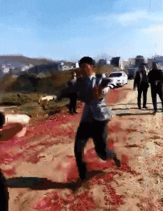 搞笑gif:这 吐满了我也是服气