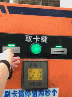 搞笑gif:安装这么有想法的发卡机,逗我玩呢啊!