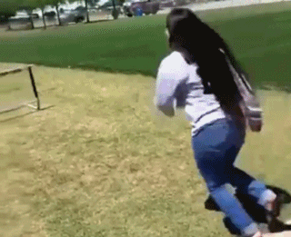 搞笑gif图片笑话段子:看着你这么嘚瑟,我就知道后果了