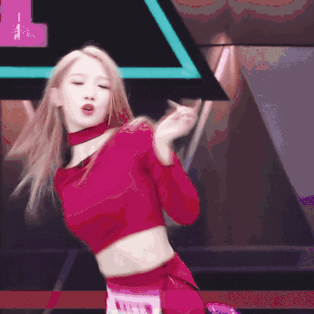 现在最大热的《创造101》的小姐姐们 也各个都是素颜美女 随着年龄