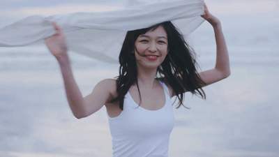 中青看点 笑话频道 ></p></a> 正文   美女和美景,你选择哪一个啊?