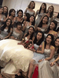 好强大的伴娘团,真是大饱眼福!