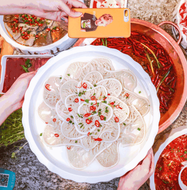 01 胃小的人来了要后悔 比4个iphone8p加起来还大的l号菜品, 团长的