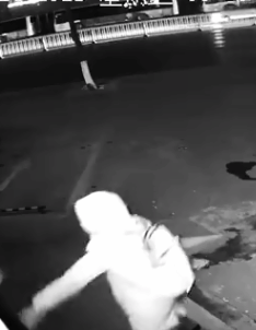 搞笑gif段子:遇上这种队友,我能怎么办,只能认命了