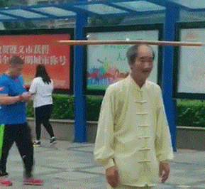 为了炒菜,二货闺蜜把冬天的羽绒服都拿出来了!