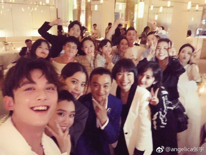 张宇晒群星自拍合影 杨幂陈伟霆吴磊等齐出镜