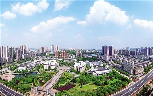 蓝天白云的好天气在长沙市雨花区已成为常态. 彭可佳摄