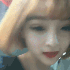 搞笑gif动态图 心情烦躁的时候,你需要一个妹子对你捂