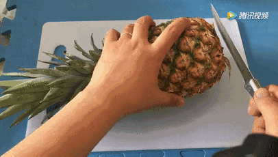 不削皮,不挖眼,1分钟切好一整个菠萝!太省力了!