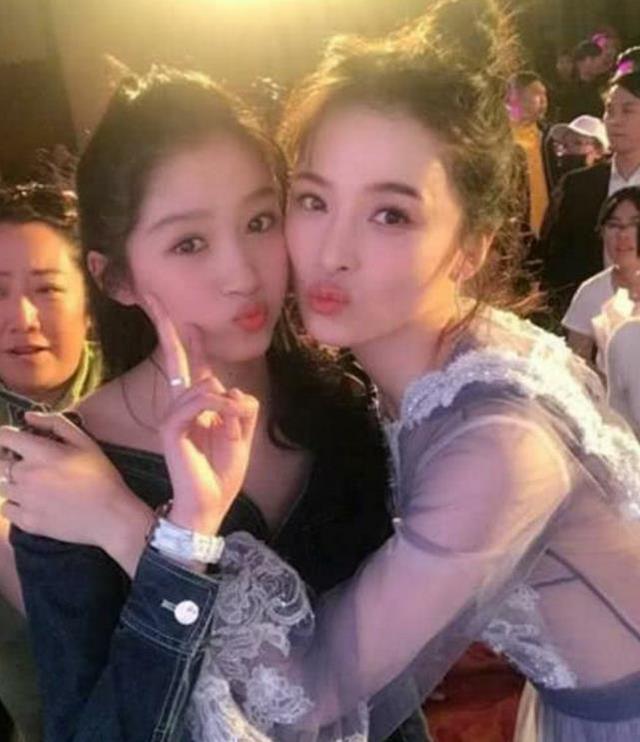 关晓彤赵韩樱子近照曝光,美少女争芳斗艳,网友:还是她
