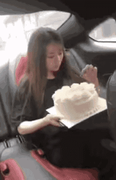 搞笑gif:我看楼上楼下都是你的孩子,就我不是!