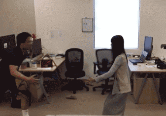 搞笑gif:当你选择这种骚操作时,结局就已经注定了!