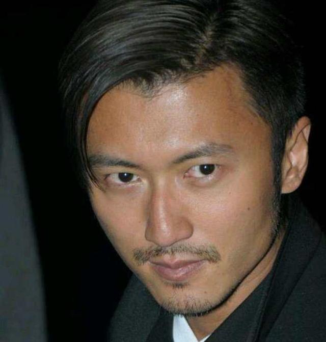 男星素颜简直反差太大,李晨眉毛稀少,陈冠希尽显沧桑!
