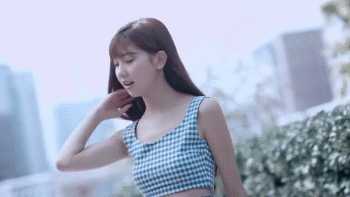 搞笑gif趣图:帅哥,你要相信我,我有女人的魅力!