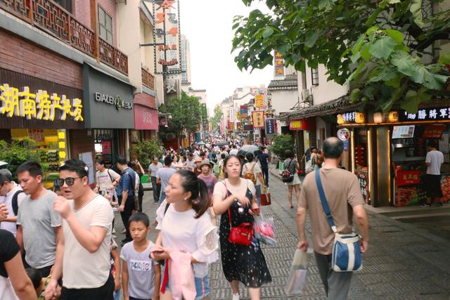 两厢建设范围180亩,将五一商圈,解放西路酒吧街,黄兴南路步行商业街