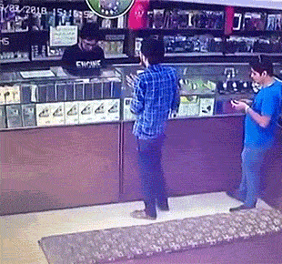 搞笑gif:确定过嘴唇,是对的人!不在一起天理不容啊