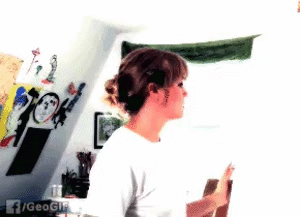 搞笑gif图片笑话:曾经有只猴子偷了一只桃,被关了500