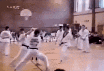 老外想学李小龙,确信不是想自残?看见第一张图,我就笑