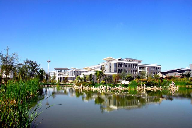 云南中医药大学校园美景展播