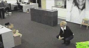 gif:大叔,我看你都忙了一天了,这点水还没有弄出去啊!