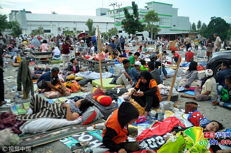 地震发生后,印度尼西亚有大量居民无家可归,政府随即展开大规模救灾