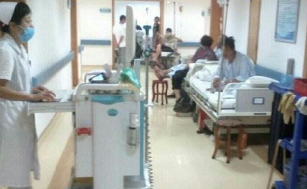 儿子头上长了个“疙瘩”，妈妈以为长痱子，没想到取出一只虫子