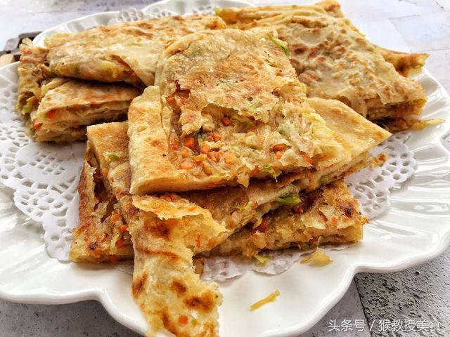 孩子说没胃口吃早餐，我用饺子馅做了千层饼，皮薄馅多，鲜香软乎