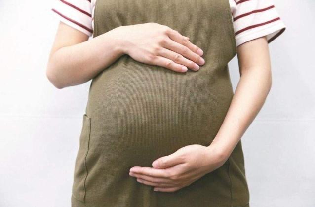 38岁孕妈产后膝关节疼痛难忍，疑惑：坐月子没着凉也会酸疼吗？