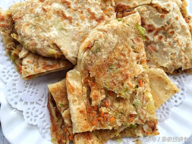 孩子说没胃口吃早餐，我用饺子馅做了千层饼，皮薄馅多，鲜香软乎