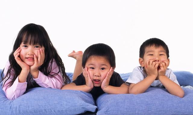 独生子女太“孤独”，家有二孩才会更幸福，网友：还没那么惨
