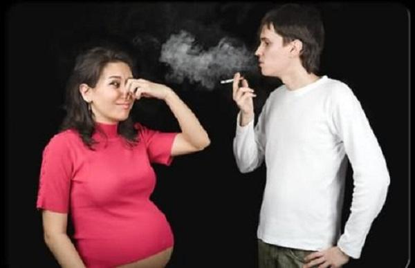孕妈被动吸二手烟受到的伤害有多大？69种有害物质，胎儿受得了吗