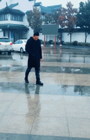 搞笑gif:就问,是谁把孩子画成这样的?