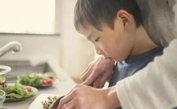 有儿子的家庭，这三句话请“烂”在肚子里！会伤到孩子