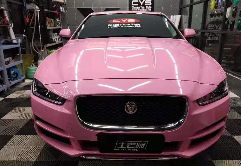 汽车粉色贴膜改色,送老婆最好的情人节礼物!