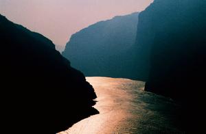 Reading the Three Gorges: The Charm of Westling Gorge, Fragrant River, and Zhao Jun Village
