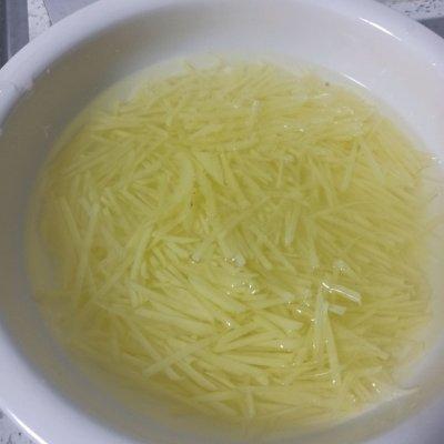 家常蒜香土豆丝（酸而不辣）一口下肚，唇齿留香