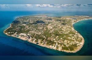 Island Tour: The Cayman Islands - Worth Visiting in the Caribbean's Blue-Green Waters!