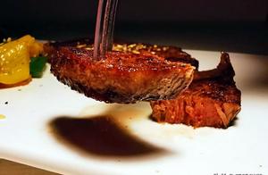Understand It, Appreciate It, Two Bulls Jointly Celebrate, Eating Methods Are More Awesome