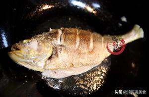 When Frying Fish, Wiping Ginger and Sprinkling Salt is Wrong, Mastering This ‘Timing’ Will Not Break the Fish Skin