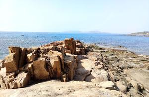 Unlike the quiet coastal scenery of Hengshan Bay, Qingdao's attraction has become extremely popular today.