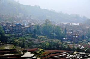 In the Deep Mountains of Yunnan, There Is a County, All Mountains No Plains, Rich in Gold, Known as the Mineral Kingdom